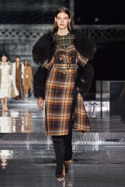 Look 3